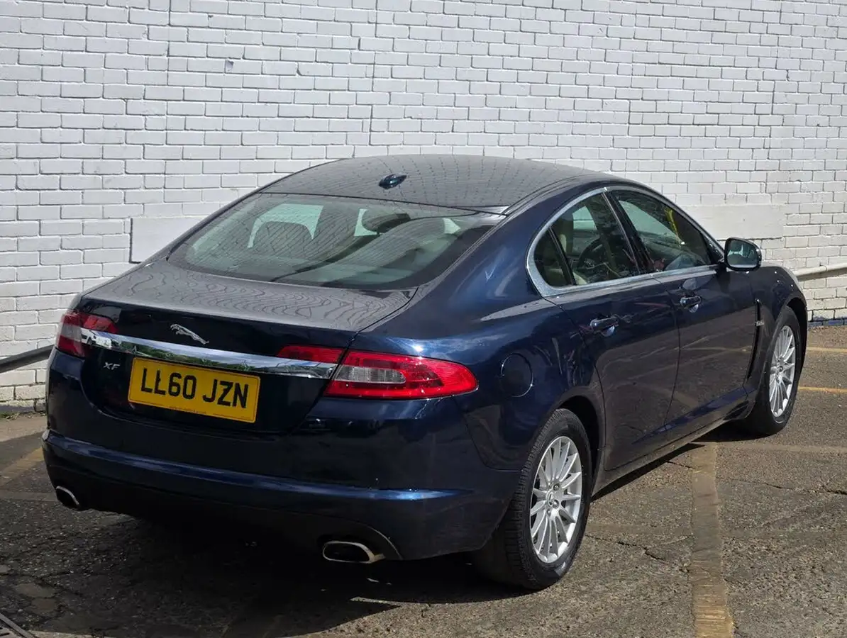 2010-jaguar-xf-30-luxury-big-6