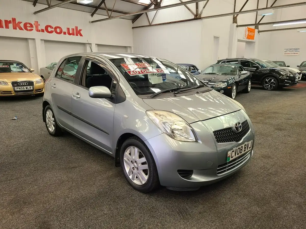 2008-toyota-yaris-13-tr-5d-mmt-big-0