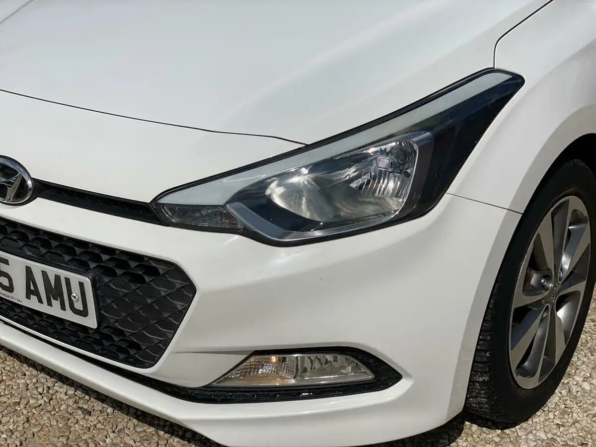 2015-hyundai-i20-12-se-hatchback-5d-big-21