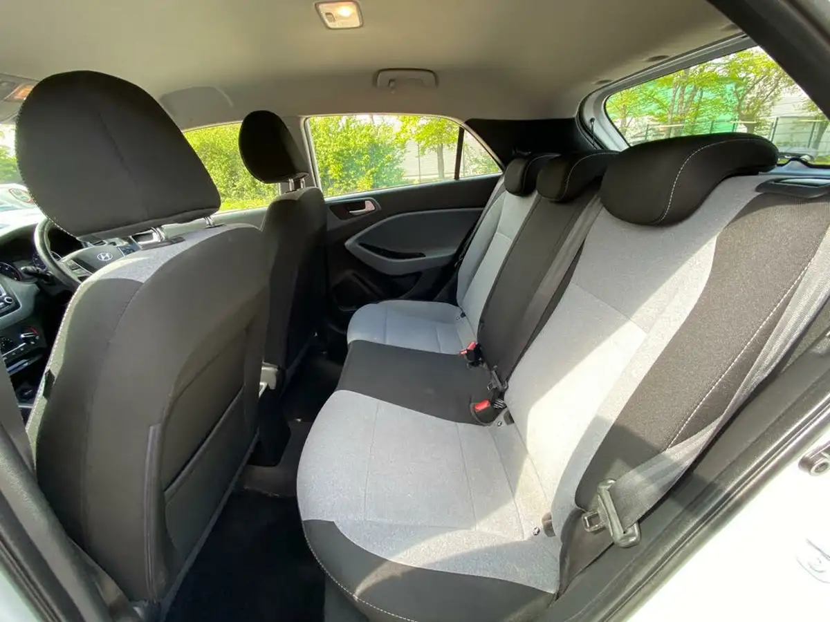 2015-hyundai-i20-12-se-hatchback-5d-big-49