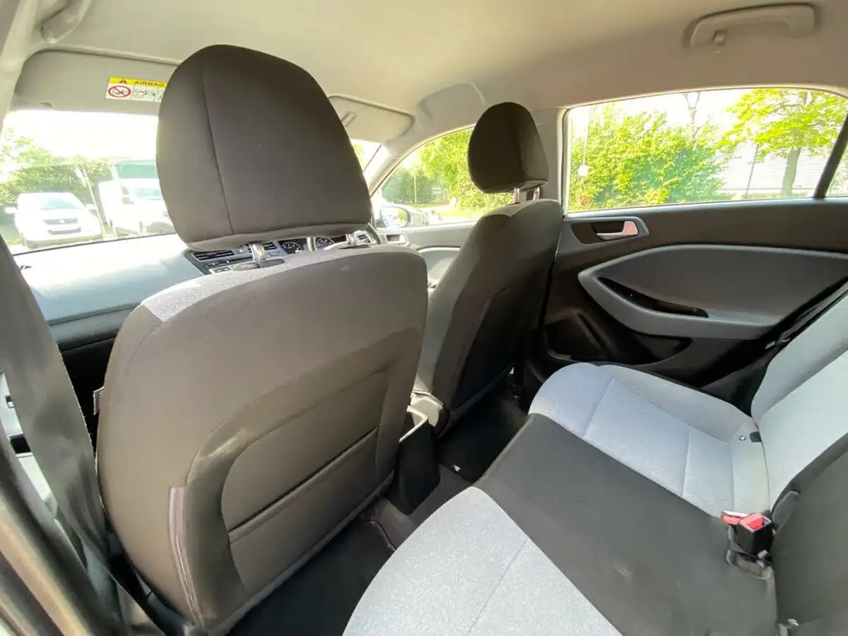 2015-hyundai-i20-12-se-hatchback-5d-big-45