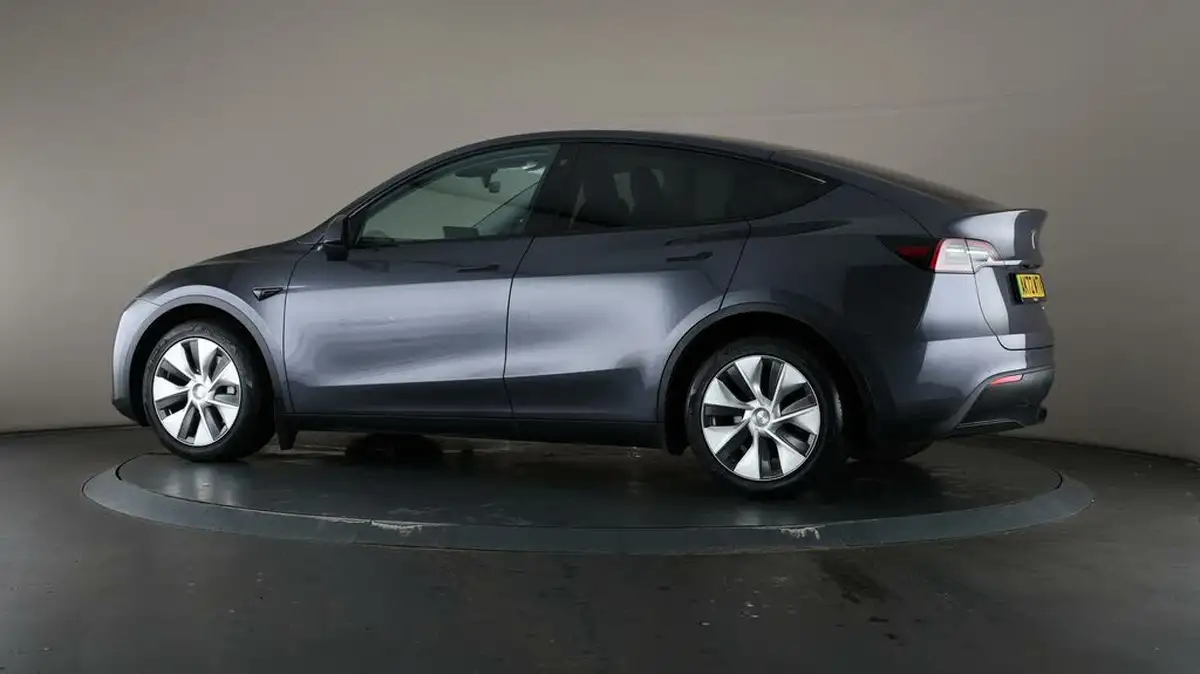 2022-tesla-model-y-e-long-range-big-74