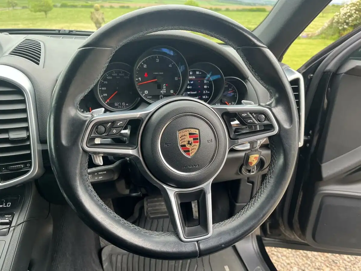 2016-porsche-cayenne-30td-big-25