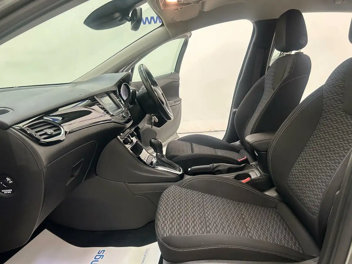 2019-vauxhall-astra-14i-16v-turbo-sri-ss-hatchback-auto-big-11