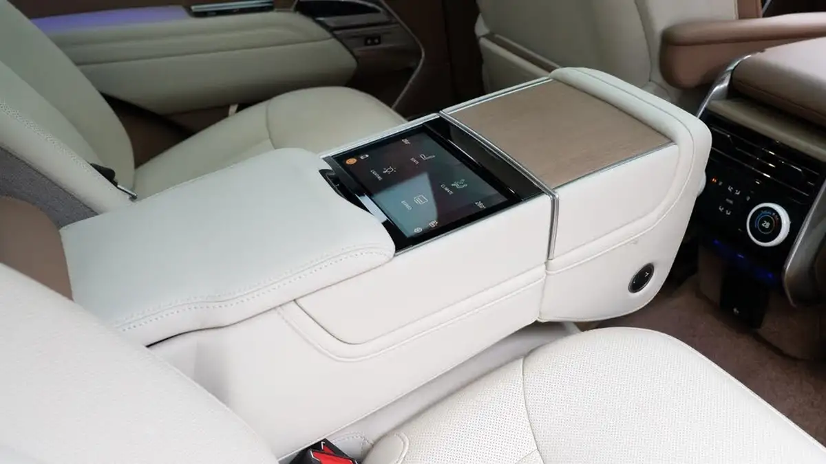 2023-land-rover-range-rover-30-p550e-sv-big-17