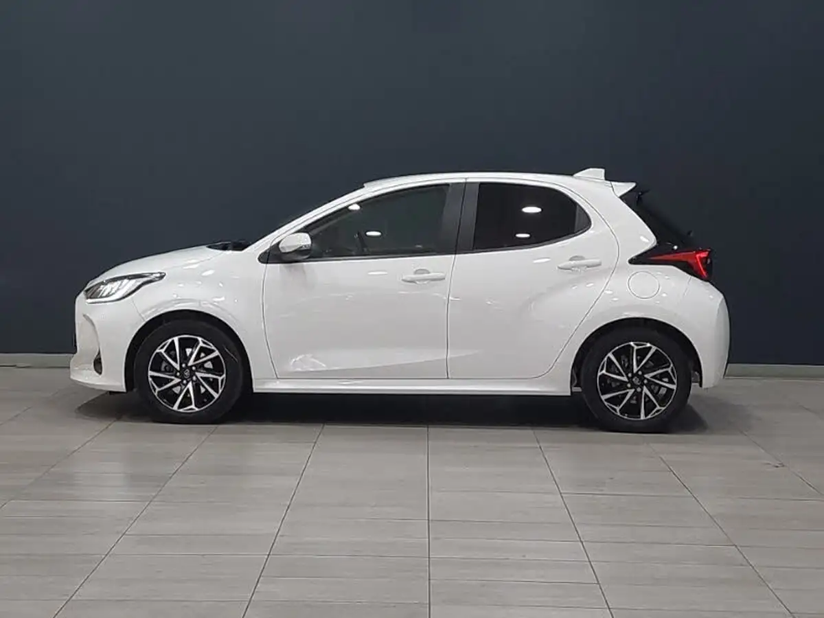 2023-toyota-yaris-15-vvt-i-design-big-3