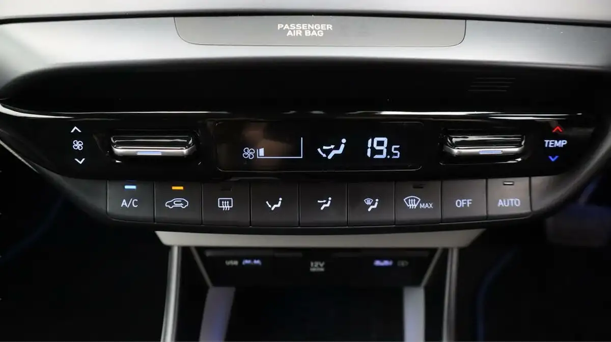 2022-hyundai-i20-10-t-gdi-ultimate-dct-big-12