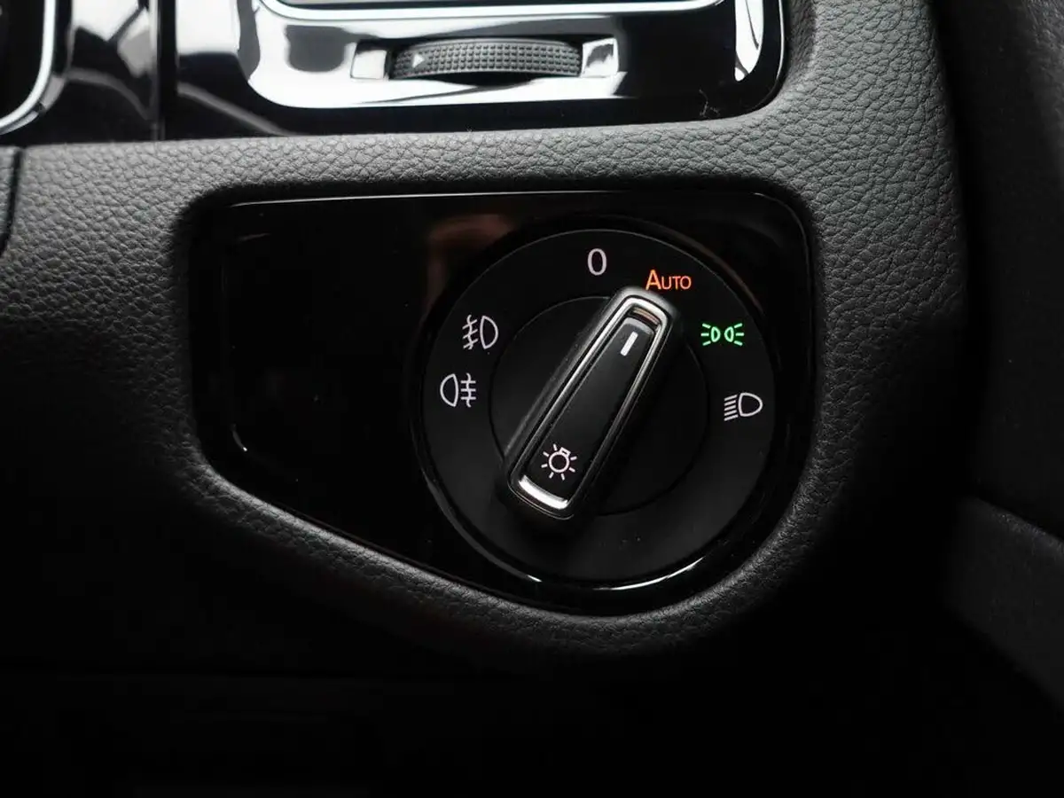 2019-volkswagen-golf-20-tsi-gti-performance-5d-big-40