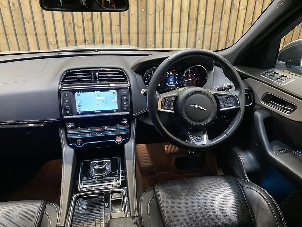 2018-jaguar-f-pace-20-i4d-r-sport-180ps-awd-auto-big-33