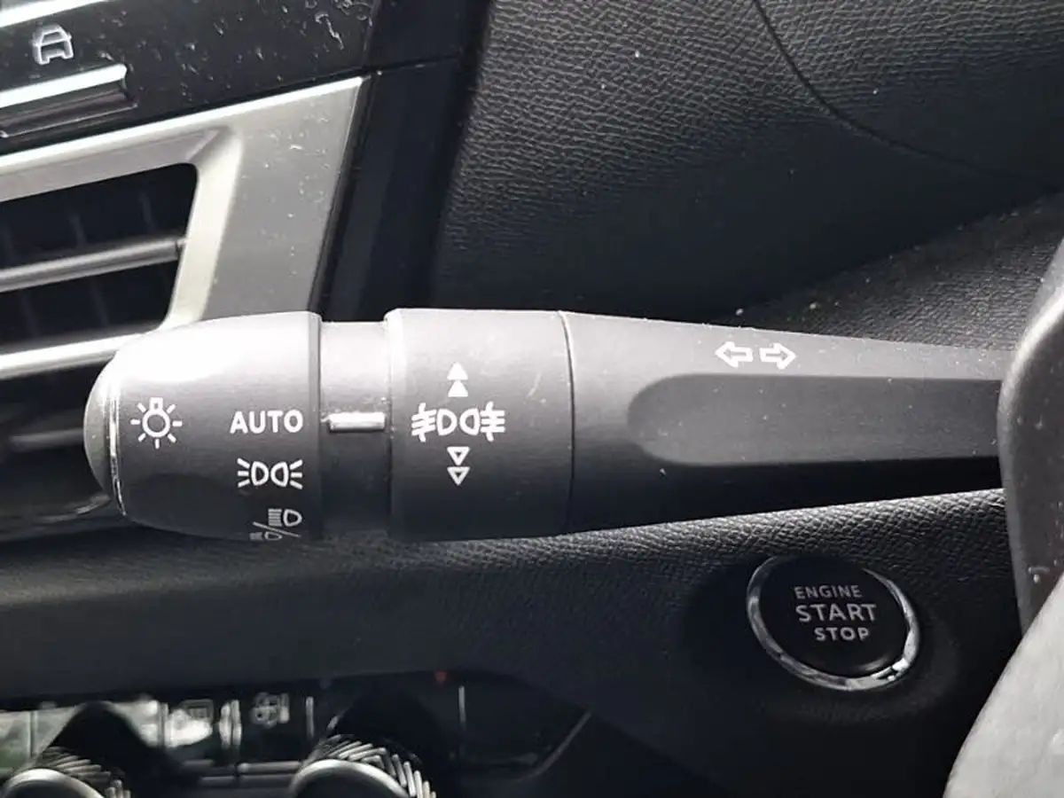 2022-citroen-c4-12-puretech-shine-130ps-big-17