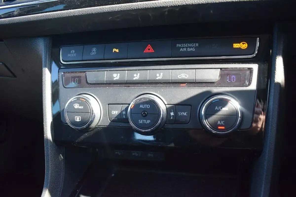2019-seat-leon-20tdi-fr-estate-big-20