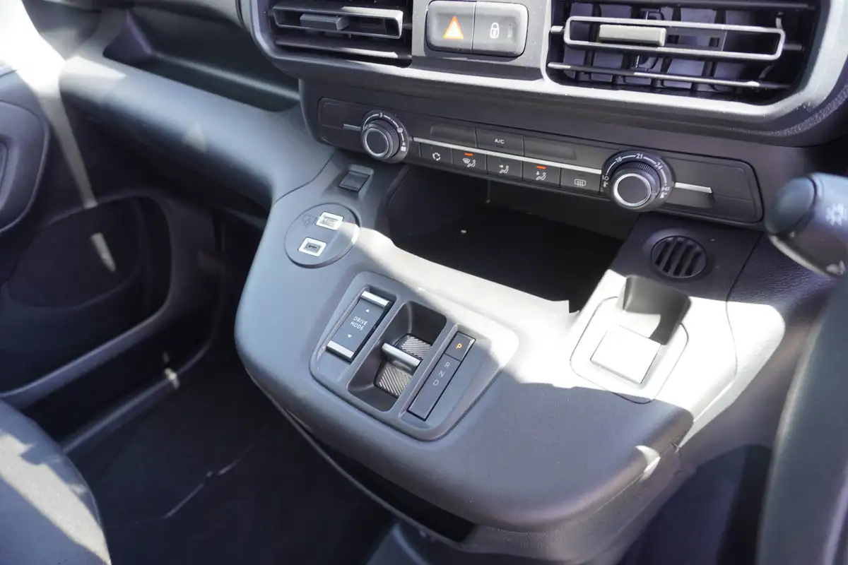 2024-citroen-berlingo-e-plus-xl-size-big-23
