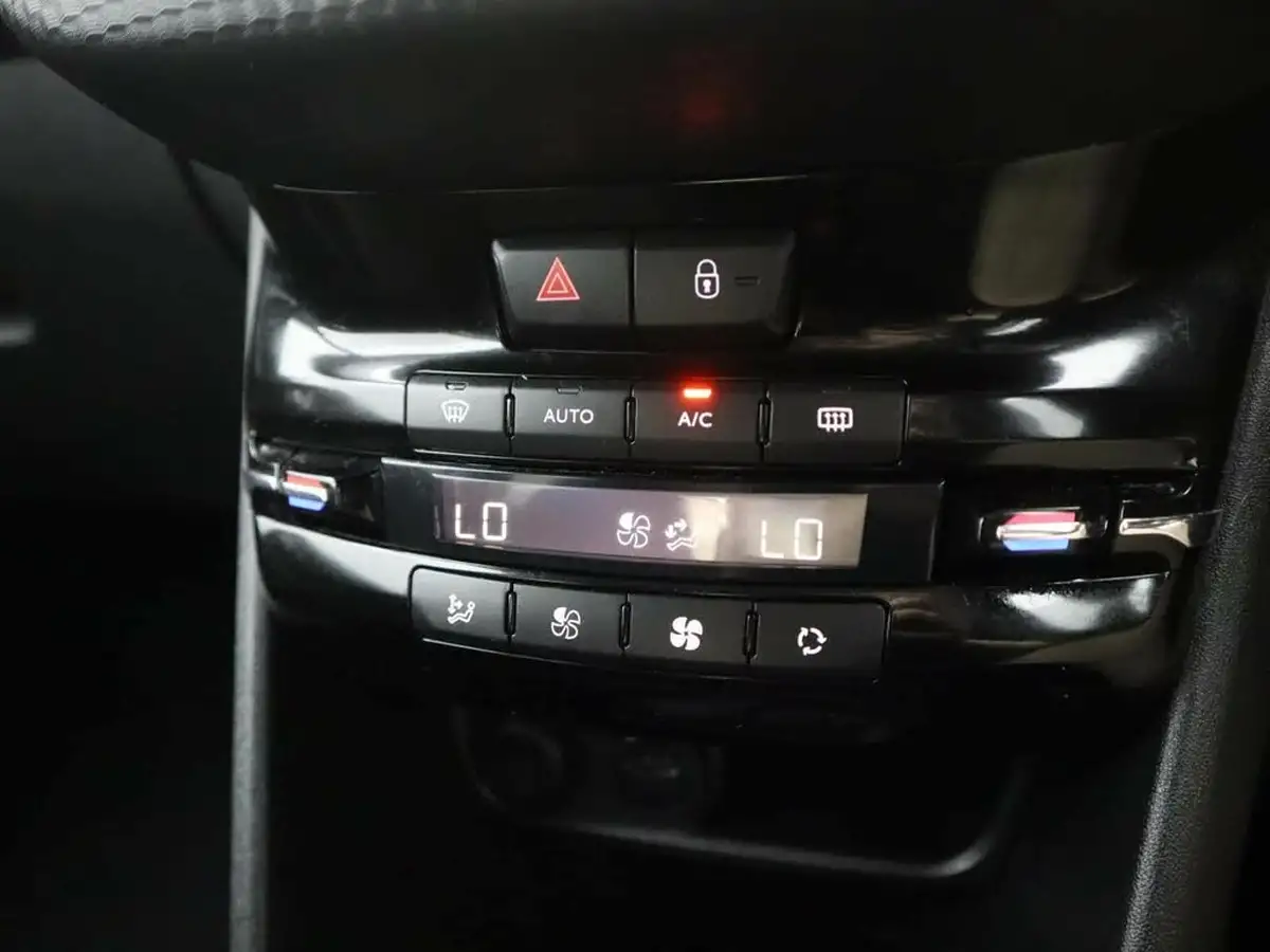 2019-peugeot-208-12-puretech-tech-edition-82bhp-big-27