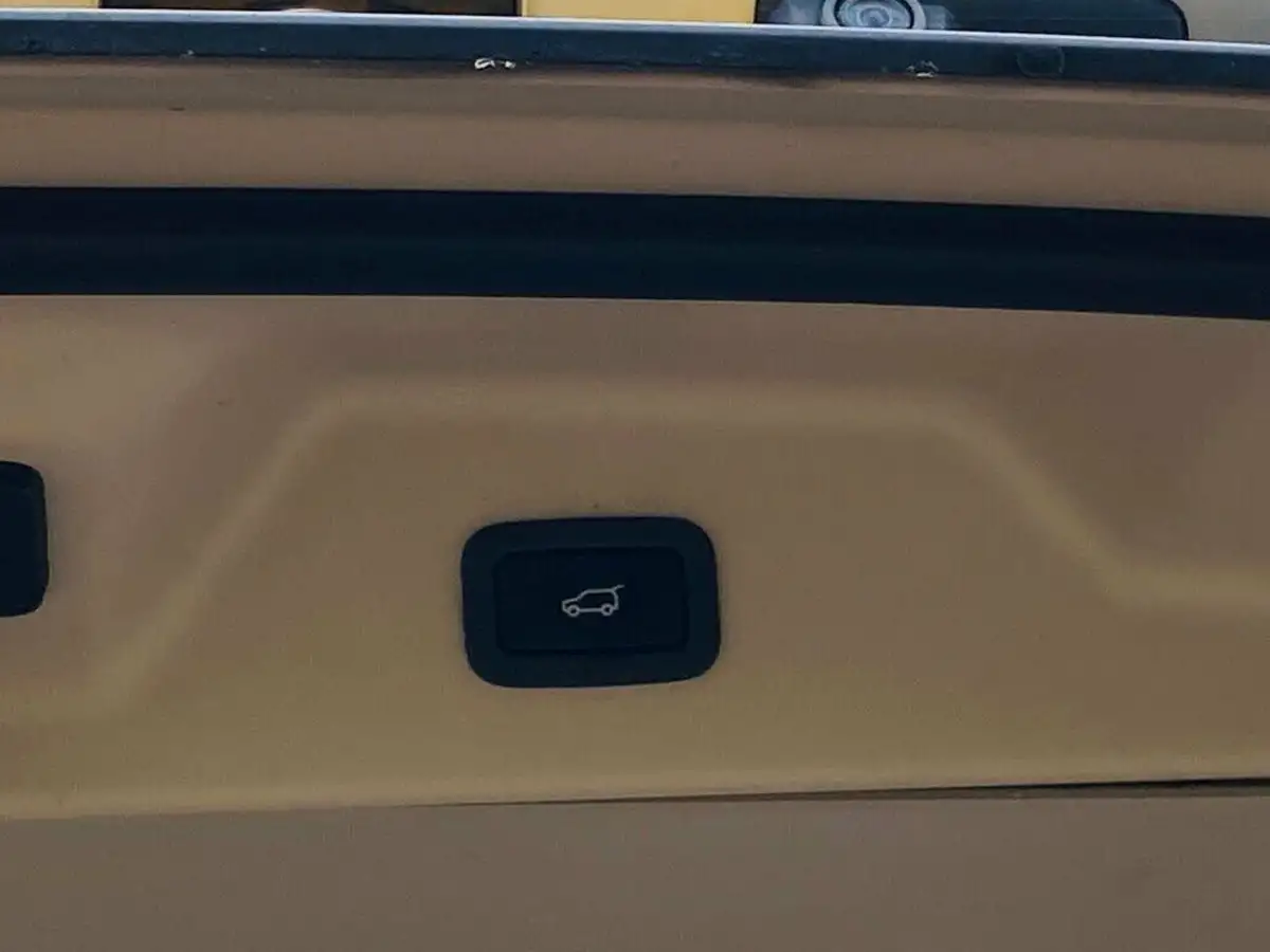 2014-land-rover-range-rover-30tdv6-vogue-se-big-33
