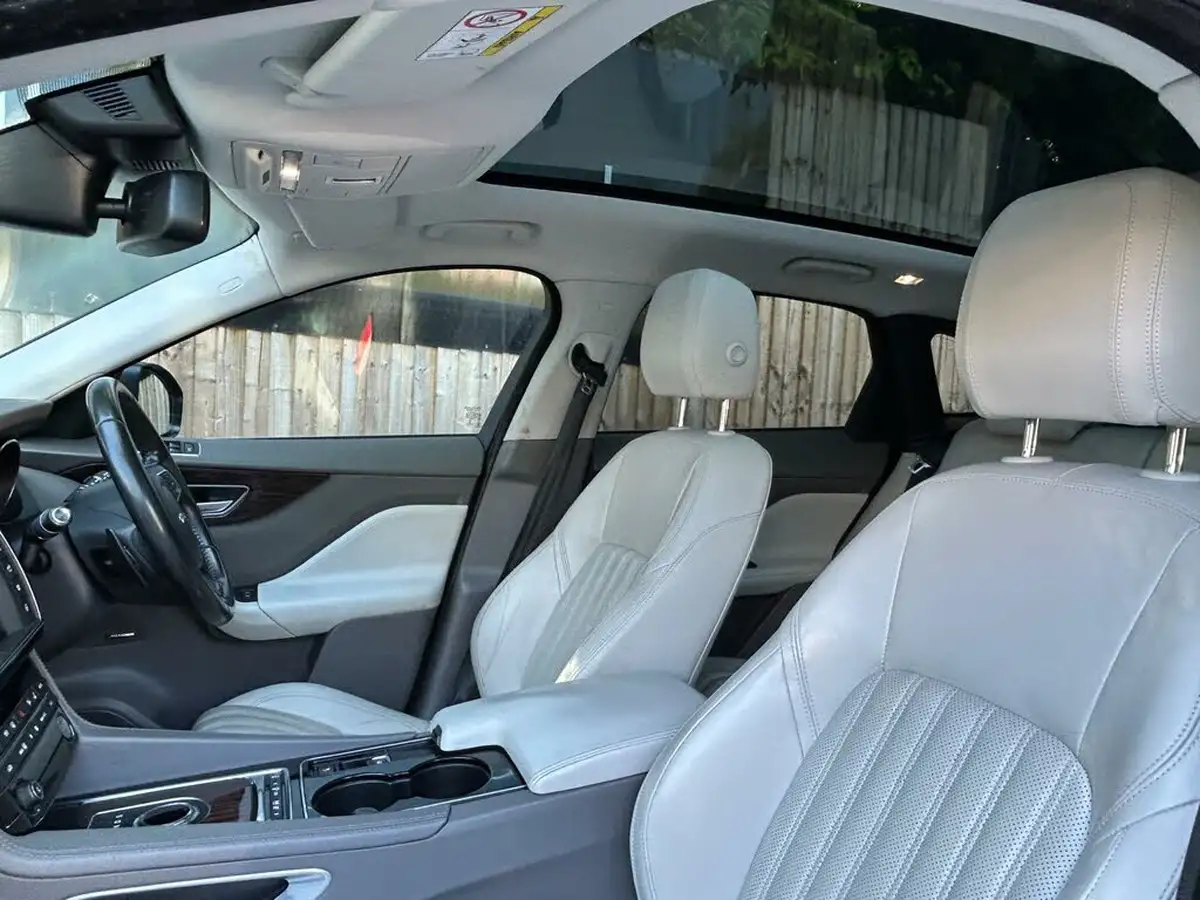 2016-jaguar-f-pace-20-i4d-portfolio-awd-auto-big-24