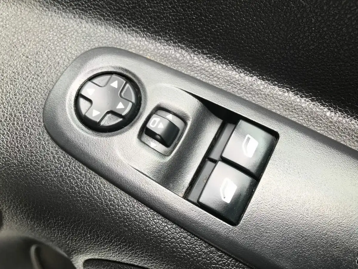2021-toyota-proace-city-15d-icon-100hpeu6dt-e-l1-big-6
