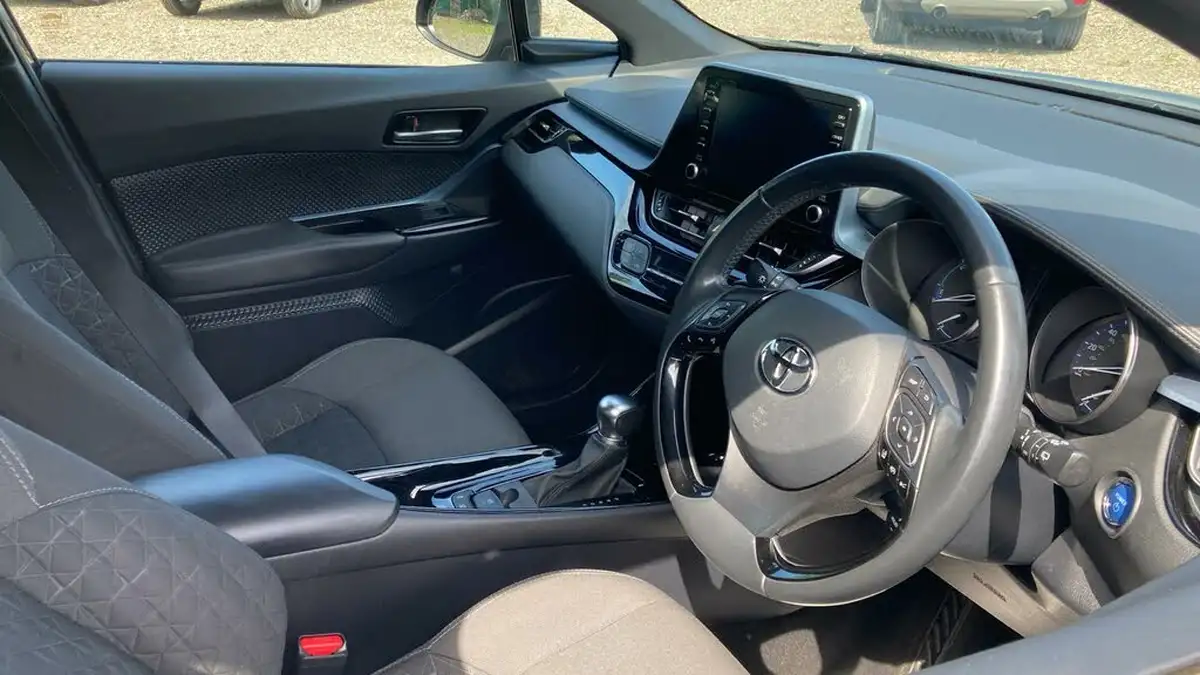 2022-toyota-c-hr-18-vvt-i-design-big-10