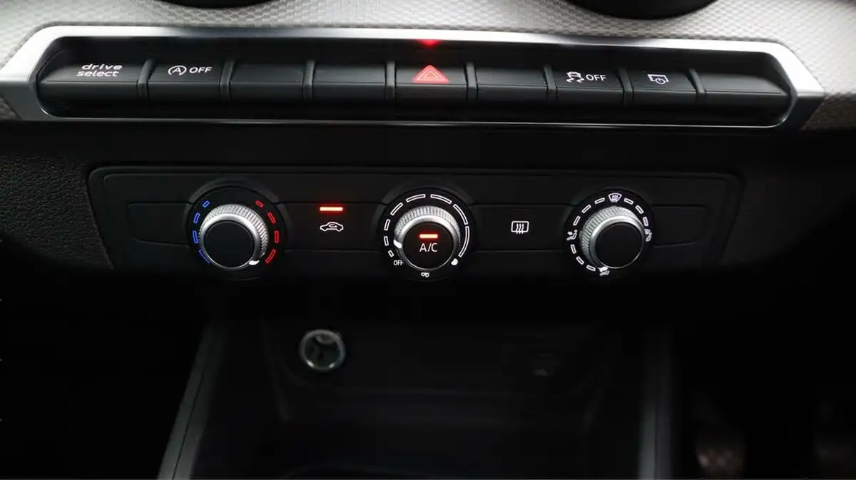 2022-audi-q2-10-30-tfsi-sport-big-12