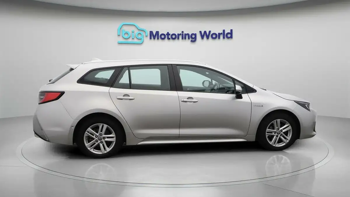2021-toyota-corolla-18-vvt-i-icon-tech-spare-wheel-touring-sports-5d-big-7