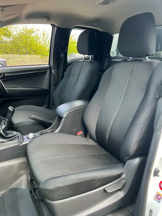 2019-isuzu-d-max-19td-utility-4x4-extended-pick-up-big-22