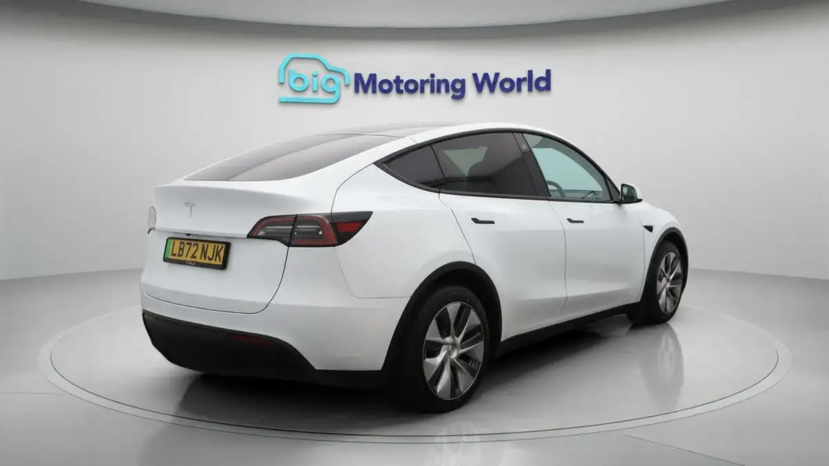 2022-tesla-model-y-e-rwd-big-7