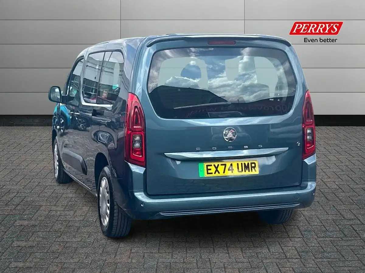 2024-vauxhall-combo-life-e-design-xl-big-1