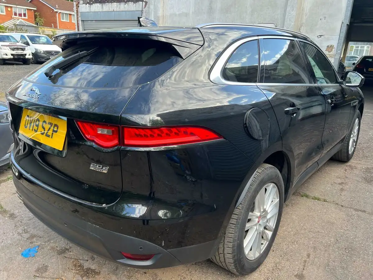 2019-jaguar-f-pace-20-i4d-portfolio-180ps-ss-auto-big-1