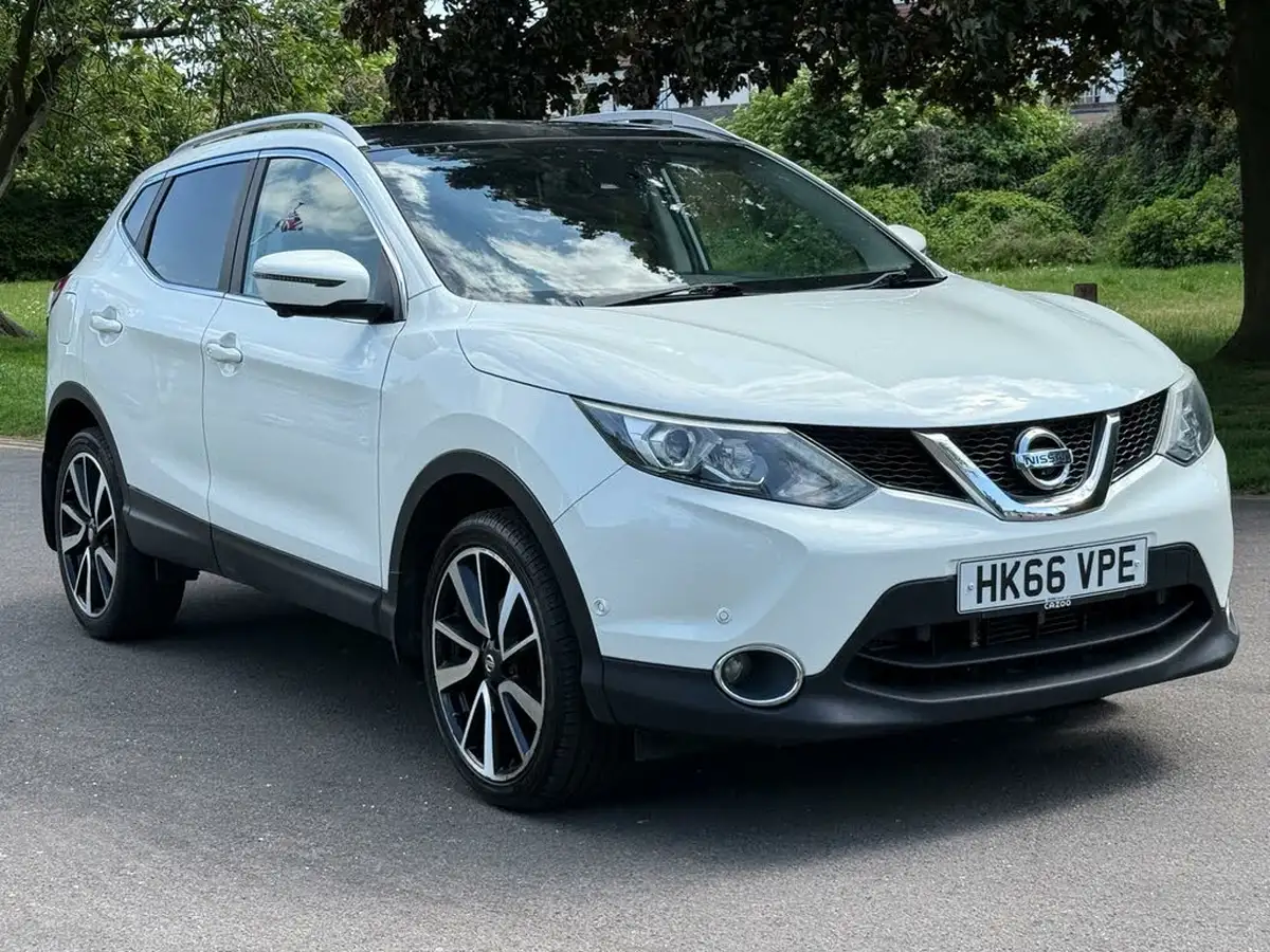 2017-nissan-qashqai-12-dig-t-tekna-xtronic-cvt-big-1