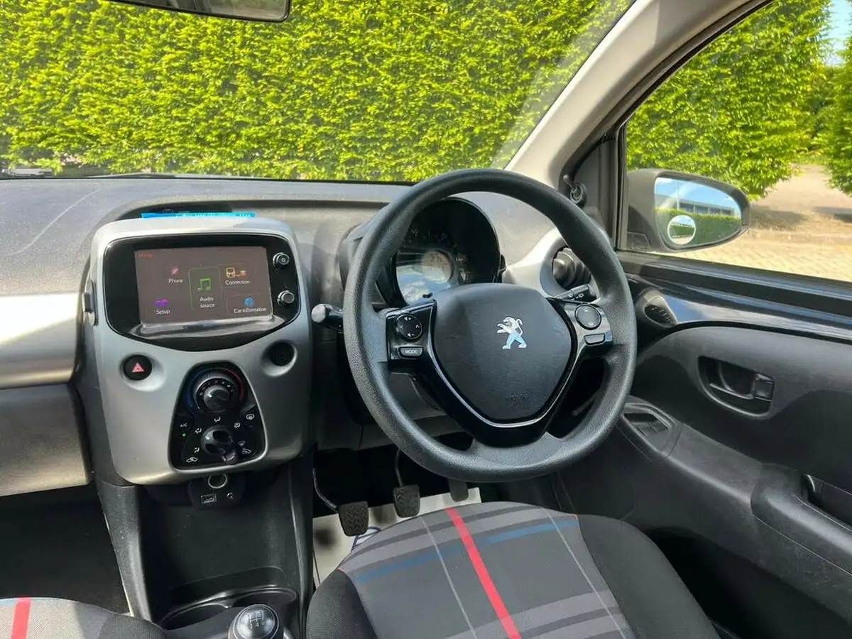 2015-peugeot-108-10-active-hatchback-3d-big-12