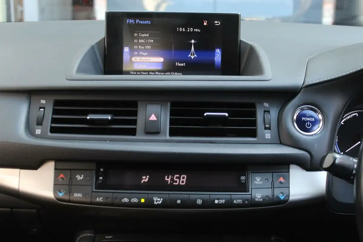 2014-lexus-ct-200h-18-advance-big-25