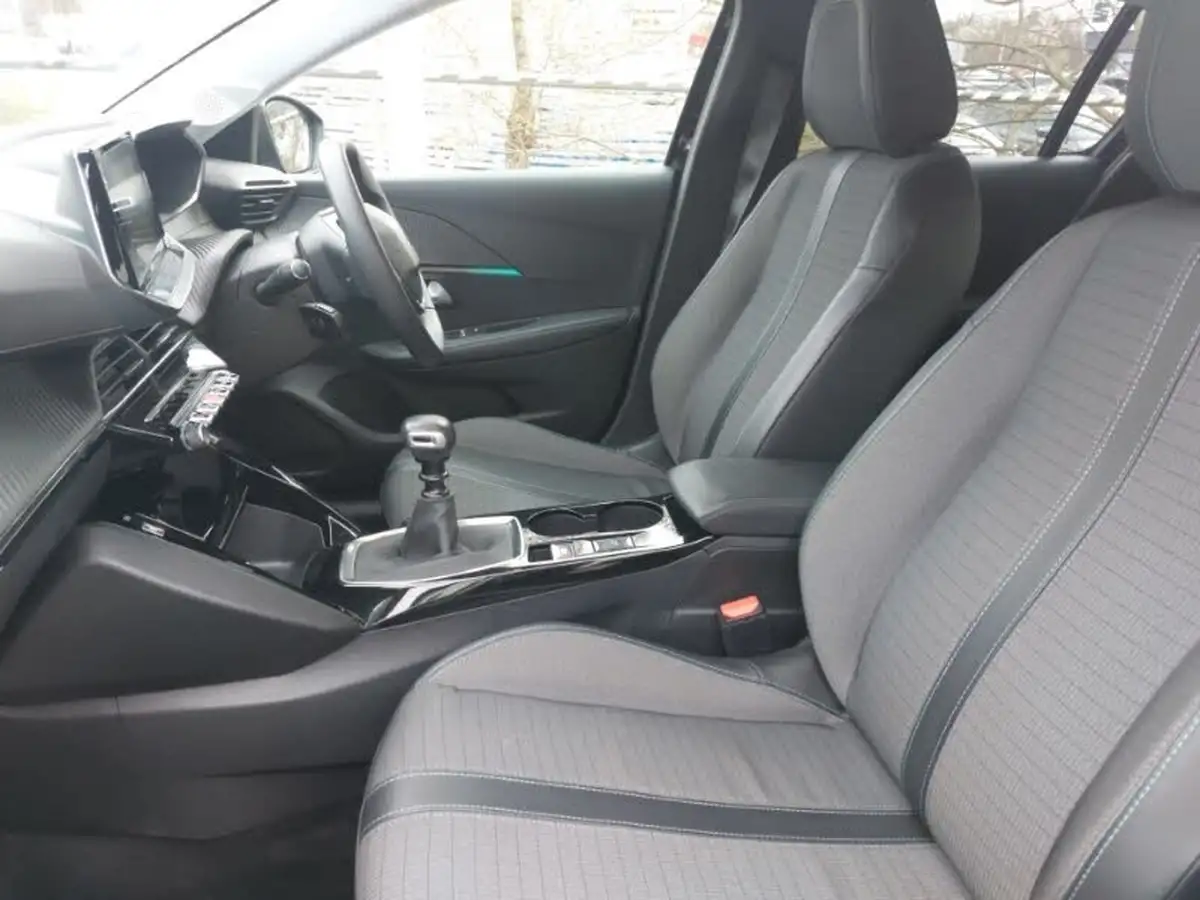 2021-peugeot-208-12-puretech-allure-100bhp-big-4