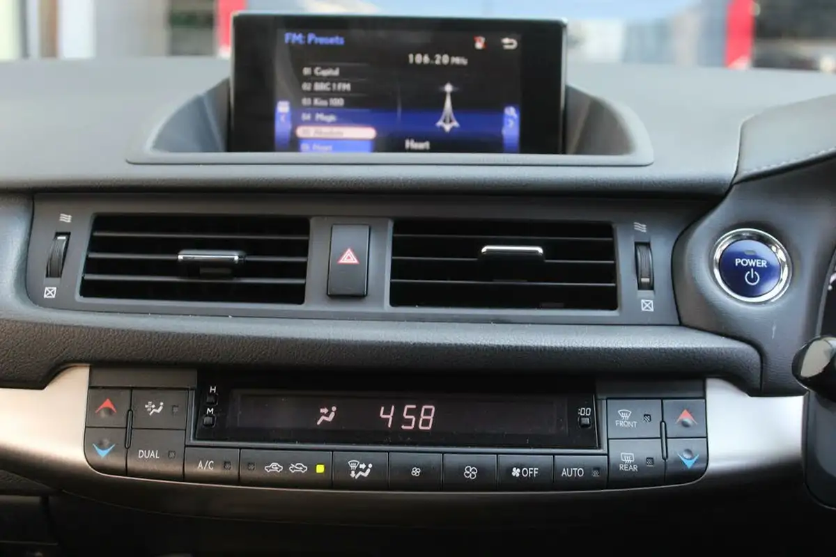 2014-lexus-ct-200h-18-advance-big-1