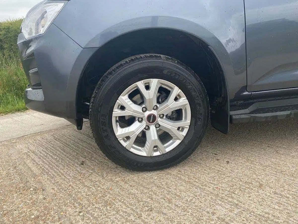 2023-isuzu-d-max-19td-dl20-double-auto-big-4