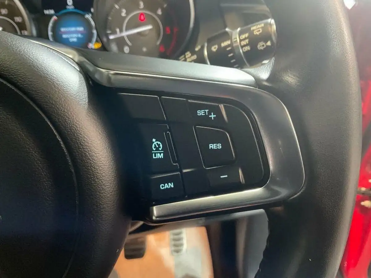 2019-jaguar-e-pace-20-i4d-r-dynamic-150ps-big-32