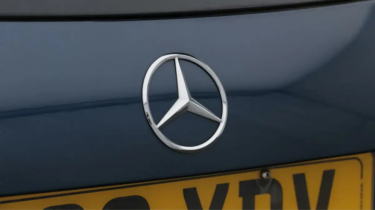 2022-mercedes-benz-a-class-13-a180-amg-line-executive-edition-hatchback-5d-7g-dct-big-21