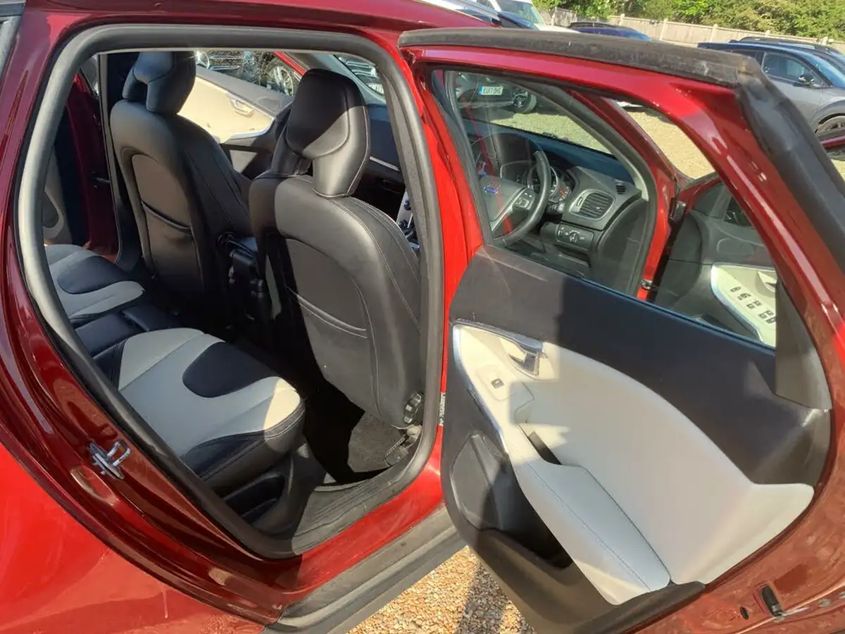 2015-volvo-v40-20td-d2-cross-country-lux-nav-geartronic-big-39