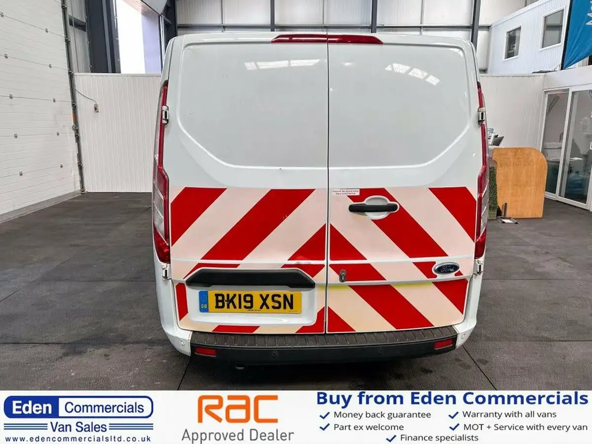2019-ford-transit-custom-20tdci-300-l1h1-trend-105pseu6-panel-van-big-3
