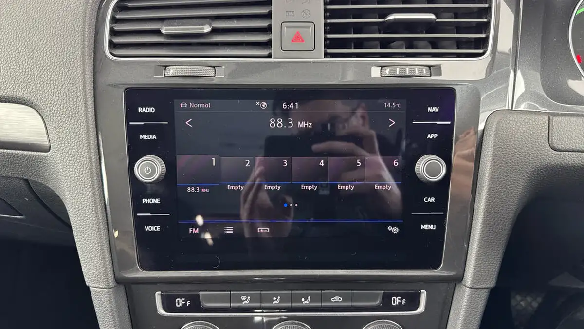 2019-volkswagen-golf-e-e-golf-big-11