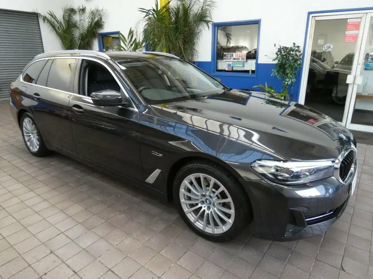 2022-bmw-5-series-20-530e-se-touring-5d-big-27