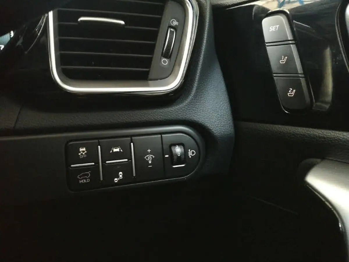2022-kia-xceed-15-t-gdi-4-big-17