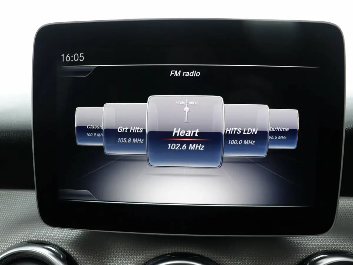 2020-mercedes-benz-gla-class-16-gla-180-urban-edition-7g-dct-big-18