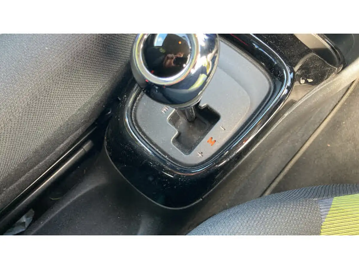 2019-peugeot-108-10-collection-hatchback-2-tronic-big-28