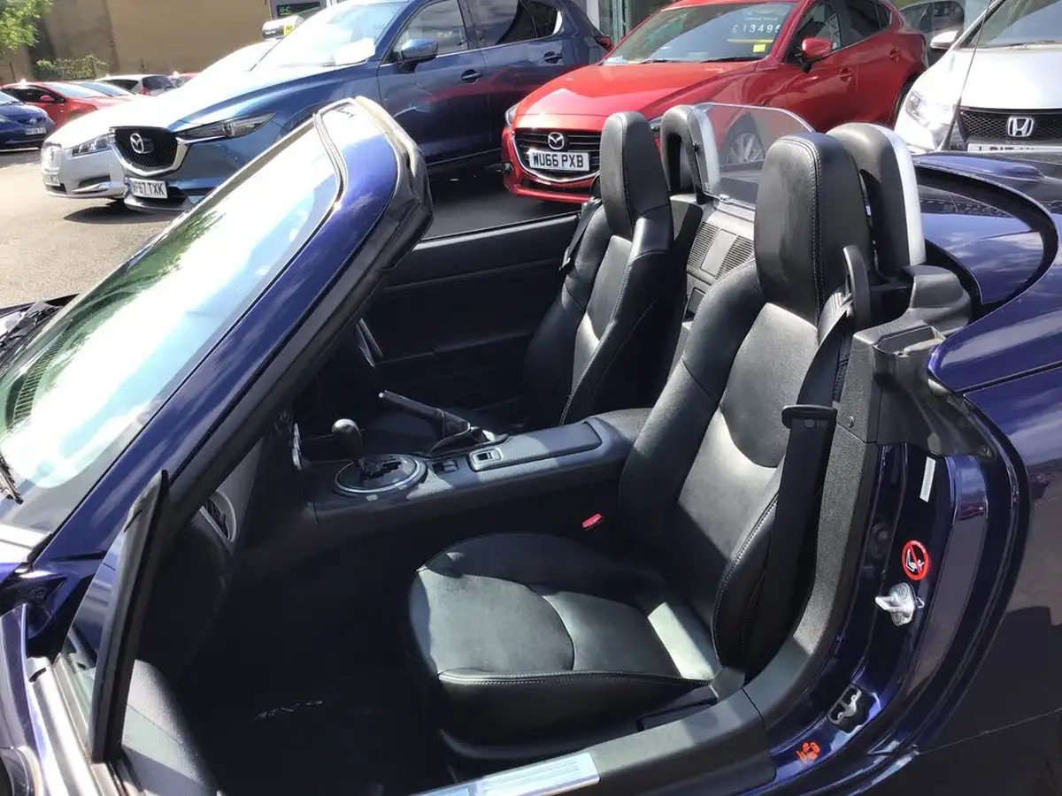 2010-mazda-mx-5-20-roadster-auto-big-11