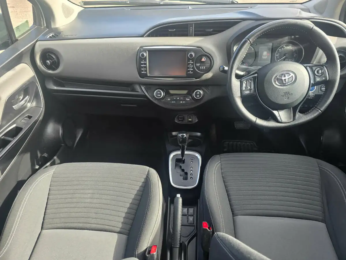 2019-toyota-yaris-15-vvt-i-icon-tech-98bhp-hybrid-1497cc-e-cvt-big-57