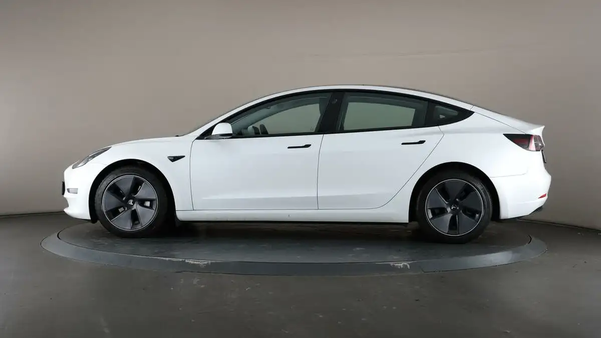 2021-tesla-model-3-e-long-range-awd-big-35
