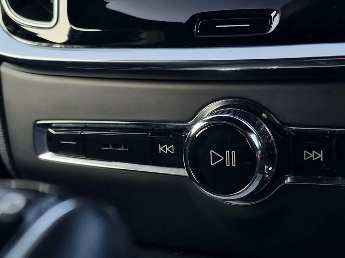 2020-volvo-v60-20-t4-r-design-plus-big-21