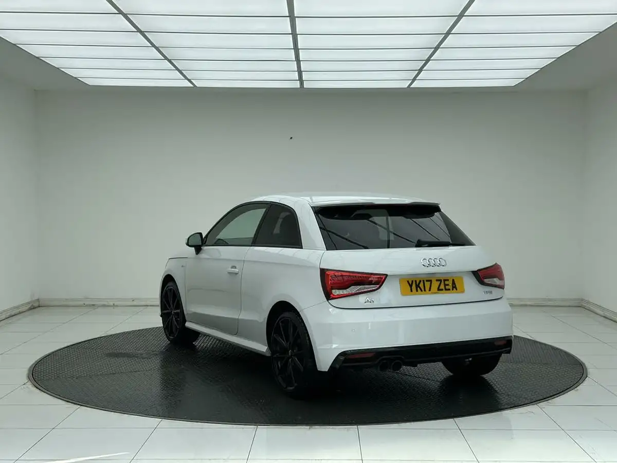 2017-audi-a1-14-tfsi-black-edition-hatchback-3d-s-tronic-big-4