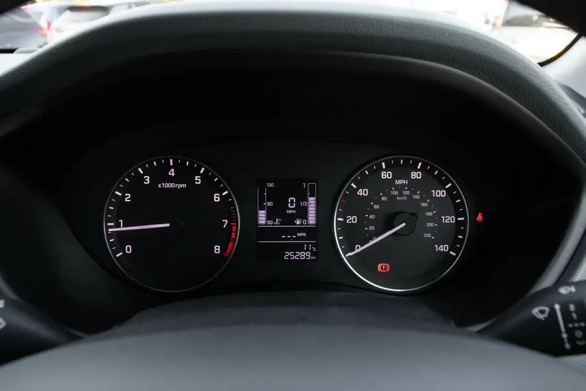 2016-hyundai-i20-12-se-hatchback-5d-big-14