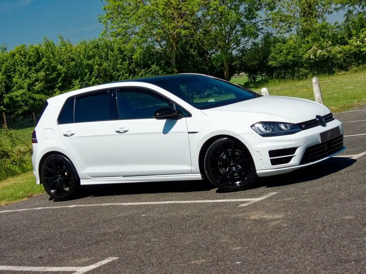 2016-volkswagen-golf-20-tsi-r-4motion-bmt-ss-hatchback-5d-dsg-big-1