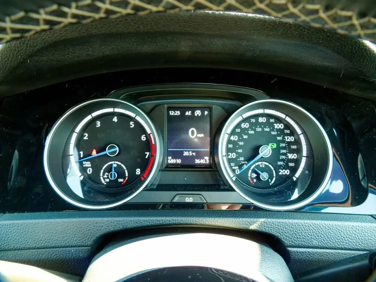 2016-volkswagen-golf-20-tsi-r-4motion-bmt-ss-hatchback-5d-dsg-big-25
